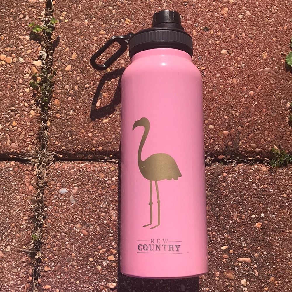 Water bottle with thermal protection